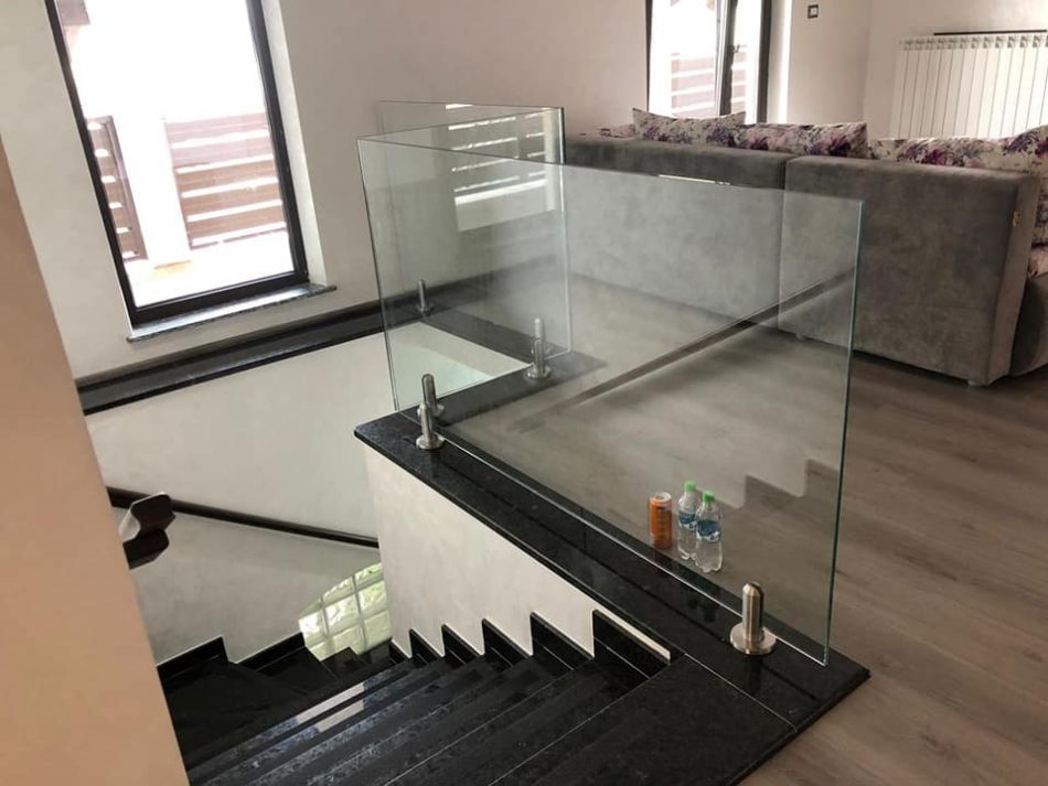 Alege Balustrade De Sticl Pentru Un Plus De Siguran N Casa Ta Cu